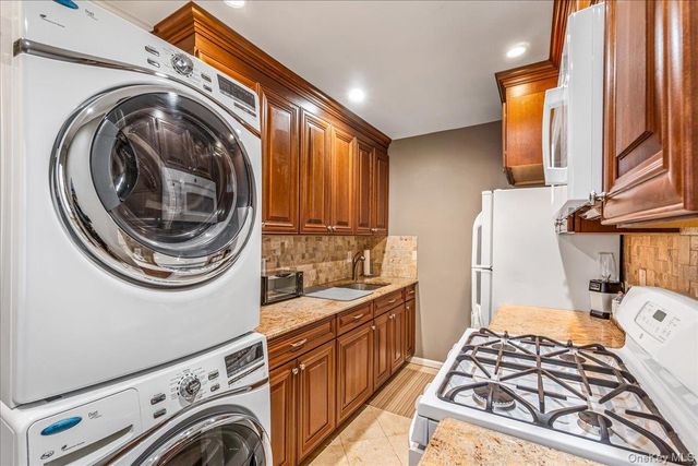 15-49 160th Street 6-145, Whitestone, NY 11357