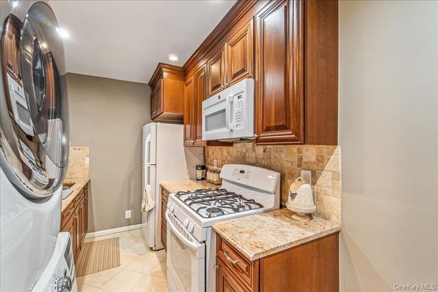 15-49 160th Street 6-145, Whitestone, NY 11357