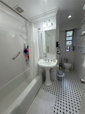67-38 108th Street C27, Forest Hills, NY 11375