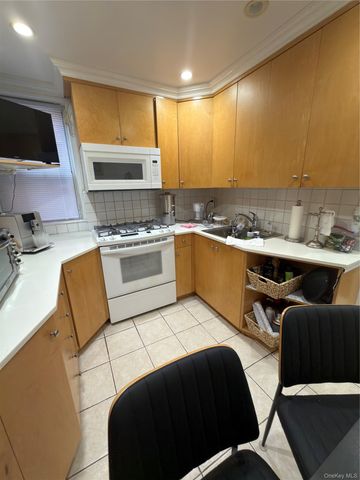 67-38 108th Street C27, Forest Hills, NY 11375