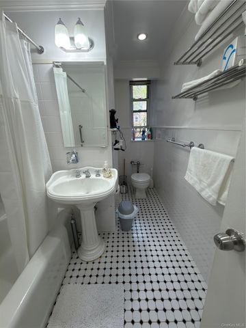 67-38 108th Street C27, Forest Hills, NY 11375