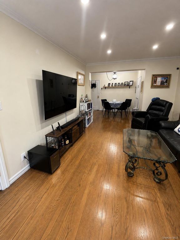67-38 108th Street C27, Forest Hills, NY 11375