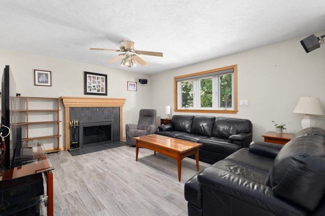 7 Eagle Rock Dr, Millville, MA 01529
