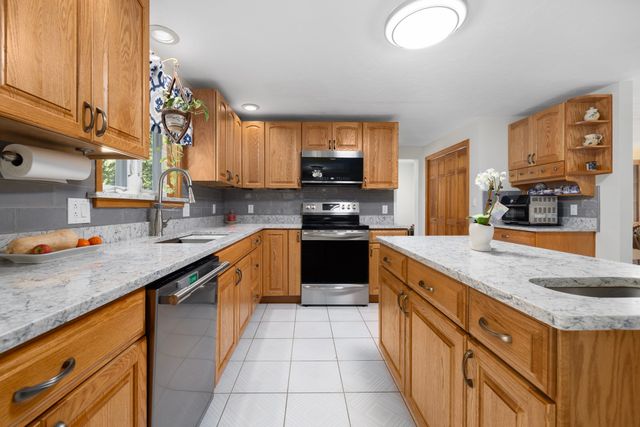 7 Eagle Rock Dr, Millville, MA 01529