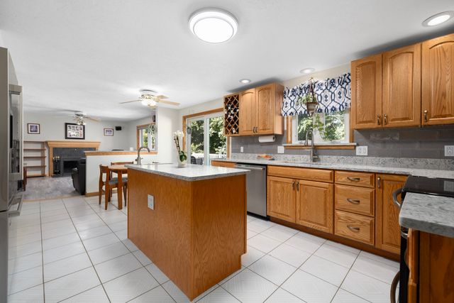 7 Eagle Rock Dr, Millville, MA 01529