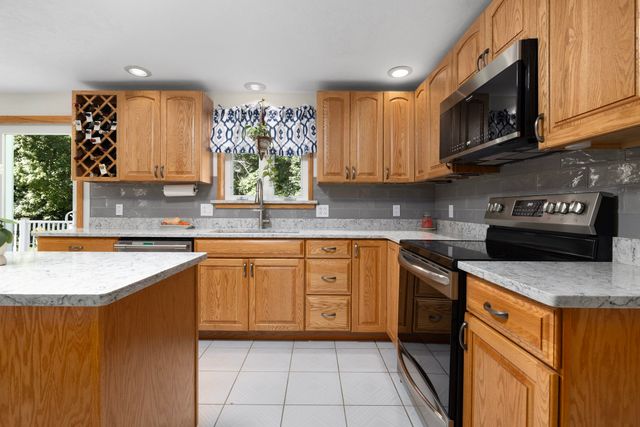 7 Eagle Rock Dr, Millville, MA 01529