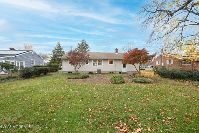 22 Overhill Road, Matawan, NJ 07747