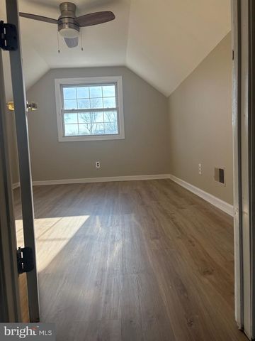 8 LYNCH FARM DR, Newark, DE 19713