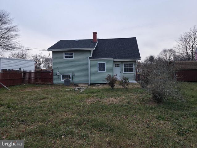 8 LYNCH FARM DR, Newark, DE 19713