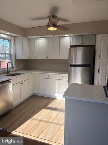 8 LYNCH FARM DR, Newark, DE 19713