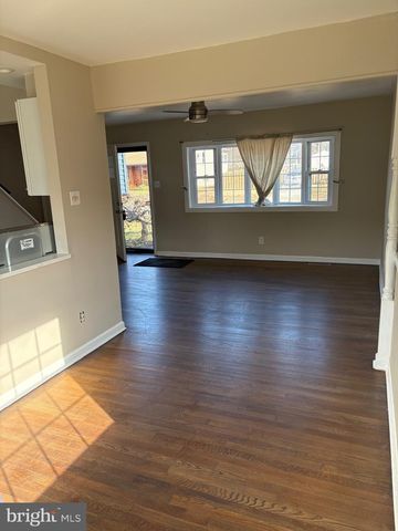 8 LYNCH FARM DR, Newark, DE 19713