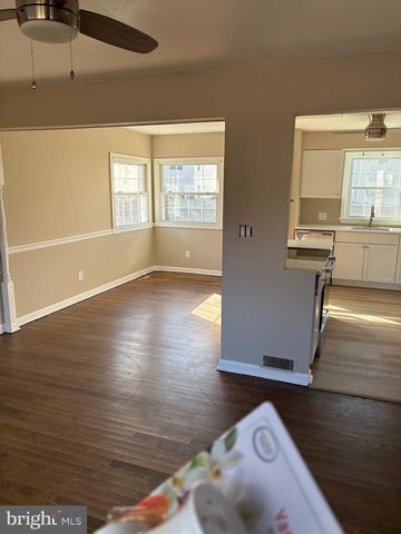 8 LYNCH FARM DR, Newark, DE 19713