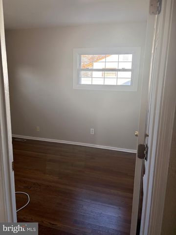 8 LYNCH FARM DR, Newark, DE 19713