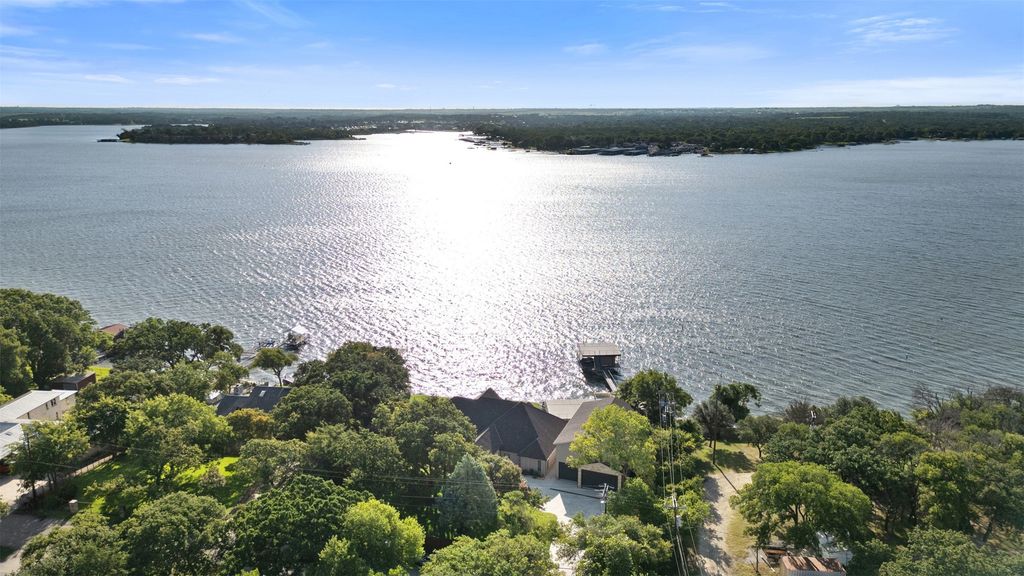 12210 Lake Forest Drive, Azle, TX 76020