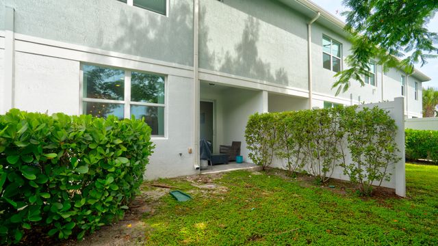 576 PARSONS Way, Deerfield Beach, FL 33442