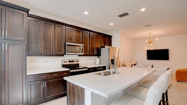 576 PARSONS Way, Deerfield Beach, FL 33442