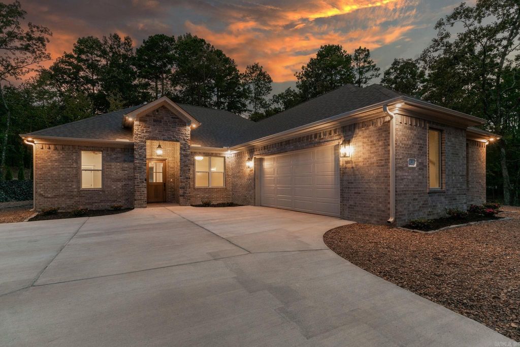 24 Brilliante Lane, Hot Springs Village, AR 71909