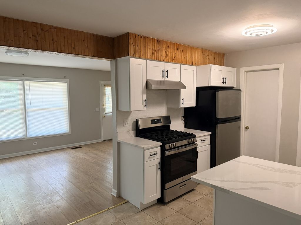1313 KINGSBURY Drive D, Hanover Park, IL 60133 — photo 3