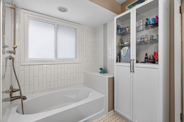 13940 S Teakwood Drive, Homer Glen, IL 60491