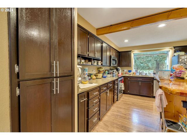 11990 Sw CORBY Dr 16, Portland, OR 97225