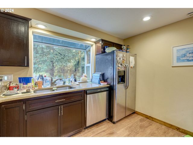 11990 Sw CORBY Dr 16, Portland, OR 97225