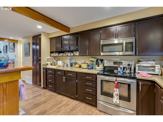 11990 Sw CORBY Dr 16, Portland, OR 97225