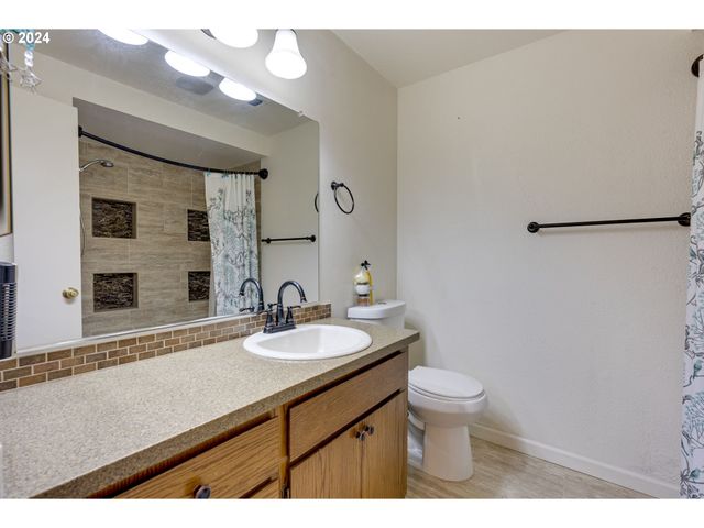 11990 Sw CORBY Dr 16, Portland, OR 97225