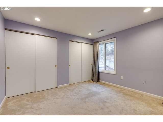 11990 Sw CORBY Dr 16, Portland, OR 97225