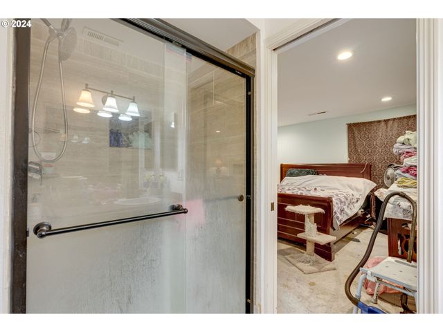 11990 Sw CORBY Dr 16, Portland, OR 97225