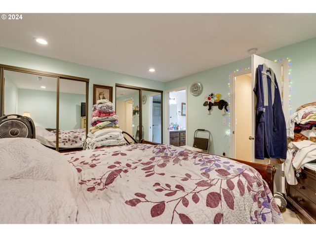 11990 Sw CORBY Dr 16, Portland, OR 97225