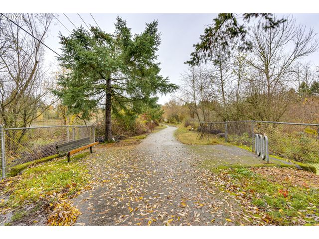 11990 Sw CORBY Dr 16, Portland, OR 97225