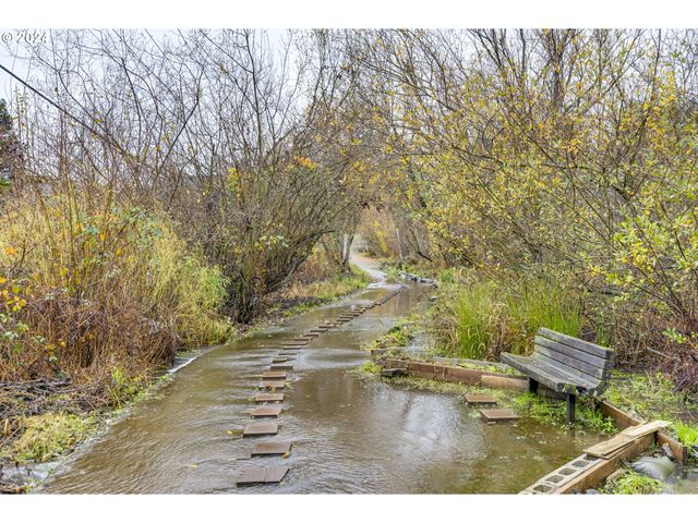 11990 Sw CORBY Dr 16, Portland, OR 97225