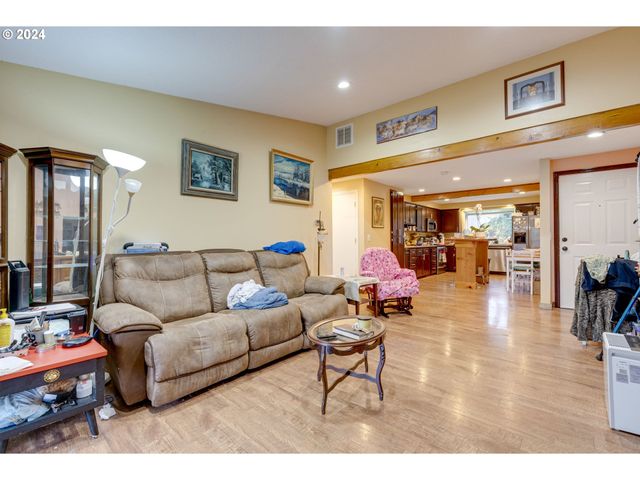 11990 Sw CORBY Dr 16, Portland, OR 97225