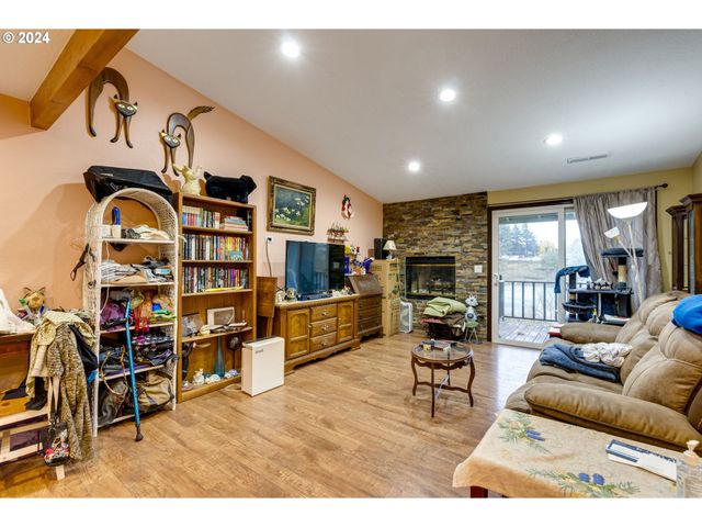 11990 Sw CORBY Dr 16, Portland, OR 97225