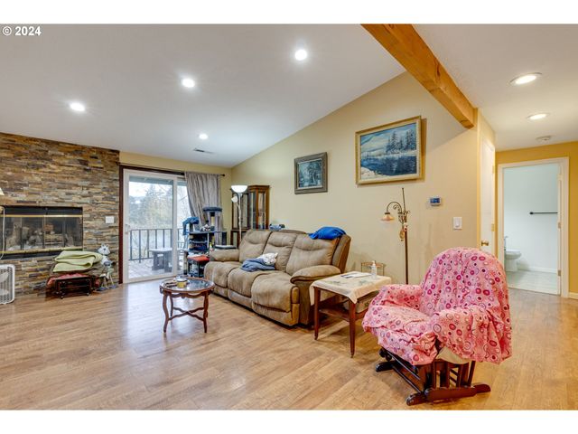 11990 Sw CORBY Dr 16, Portland, OR 97225