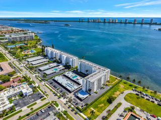301 LAKE SHORE Drive 302, Lake Park, FL 33403