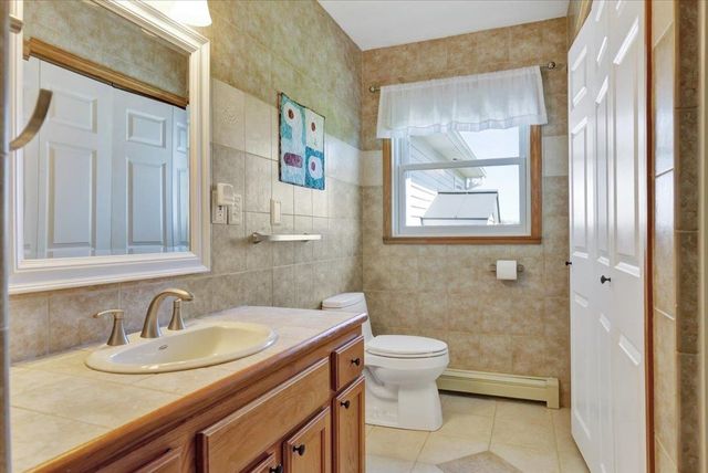 132 East Shore South, Grand Isle, VT 05458