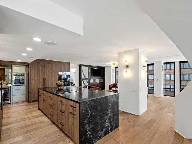 200 E Delaware Place 8C-9C, Chicago, IL 60611