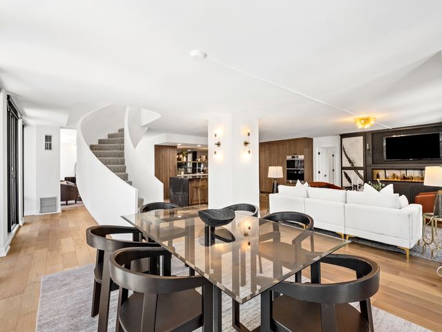 200 E Delaware Place 8C-9C, Chicago, IL 60611
