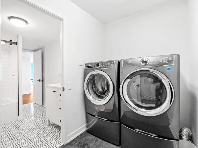 200 E Delaware Place 8C-9C, Chicago, IL 60611
