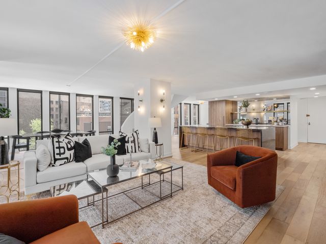 200 E Delaware Place 8C-9C, Chicago, IL 60611