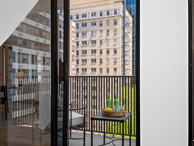 200 E Delaware Place 8C-9C, Chicago, IL 60611