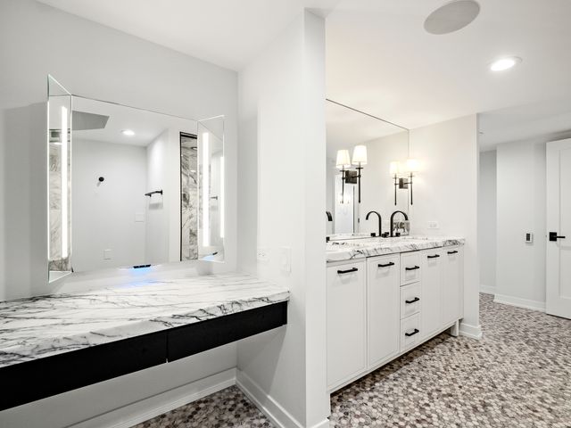 200 E Delaware Place 8C-9C, Chicago, IL 60611