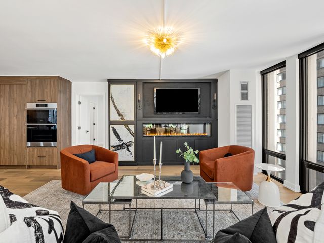 200 E Delaware Place 8C-9C, Chicago, IL 60611