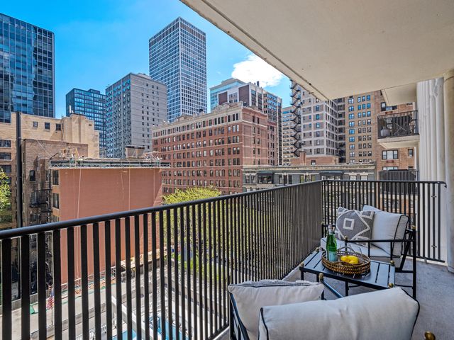 200 E Delaware Place 8C-9C, Chicago, IL 60611