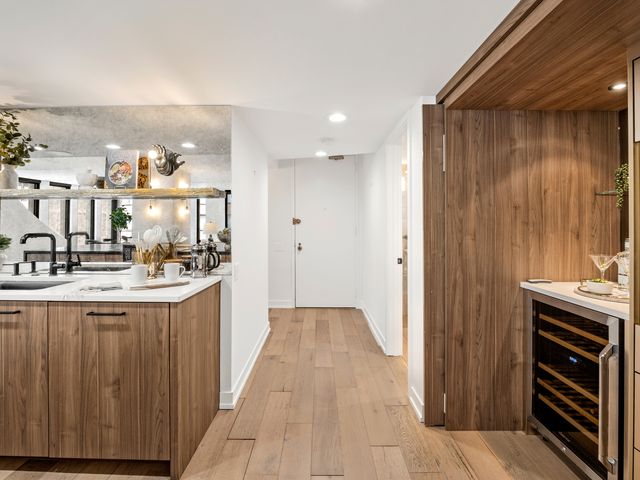 200 E Delaware Place 8C-9C, Chicago, IL 60611