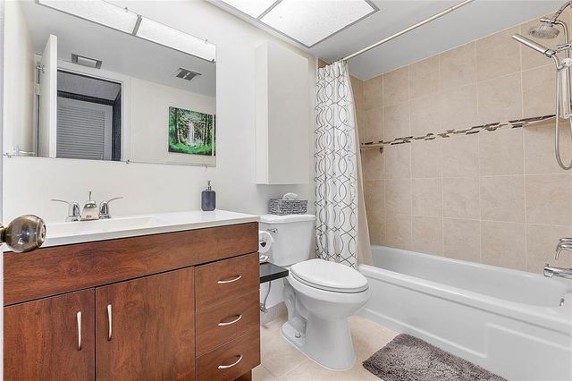 4042 NW 19th Street 409, Lauderhill, FL 33313