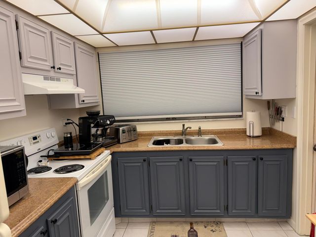 4042 NW 19th Street 409, Lauderhill, FL 33313