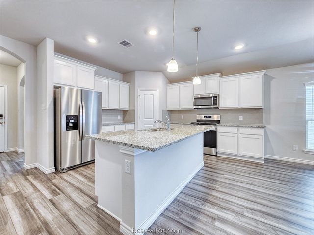 6160 Darlington Avenue, College Station, TX 77845