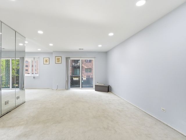 9331 Landings Lane 204, Des Plaines, IL 60016